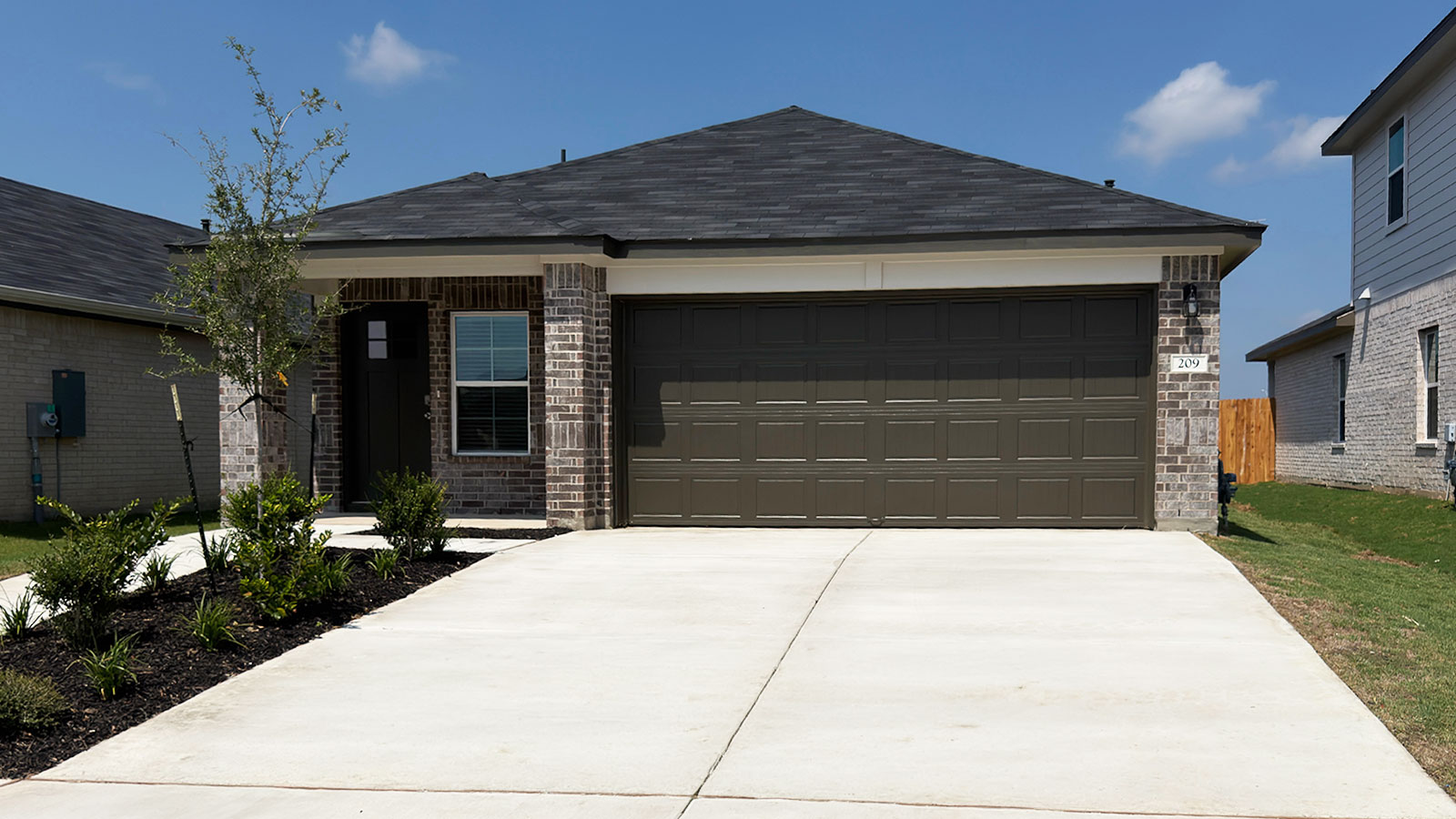 209 Raymondville Path exterior
