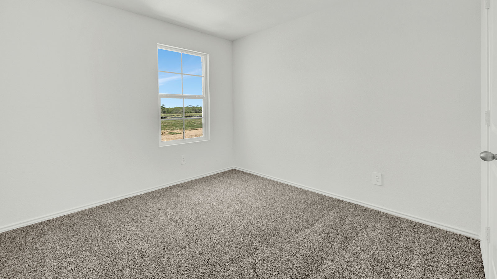 Secondary bedroom with carpeting and one window.
