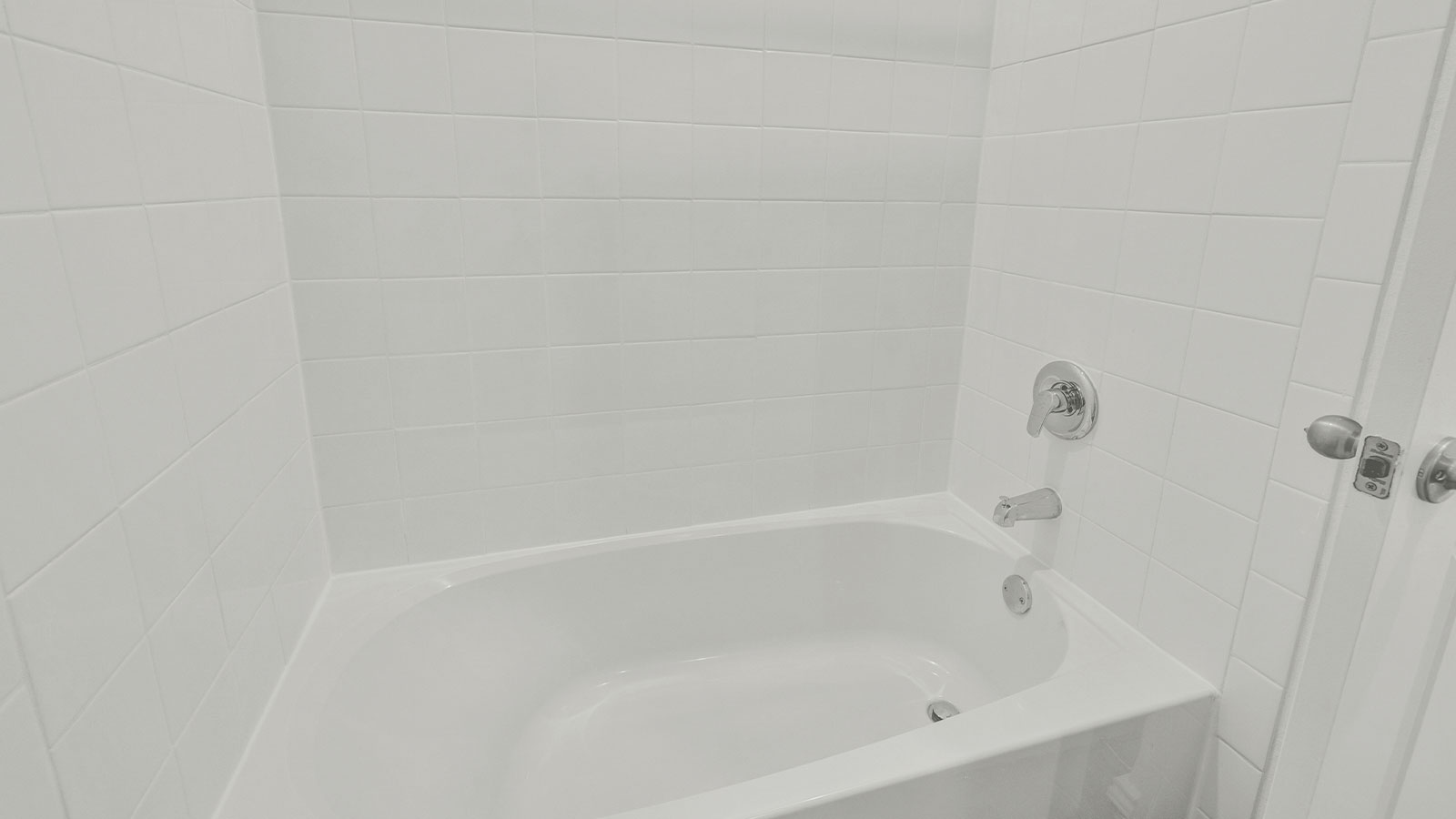 Hall bathroom with tub and tile surround.