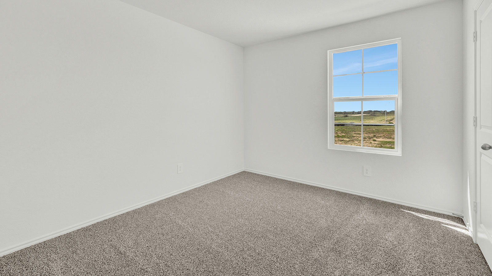 Secondary bedroom with carpeting and one window.