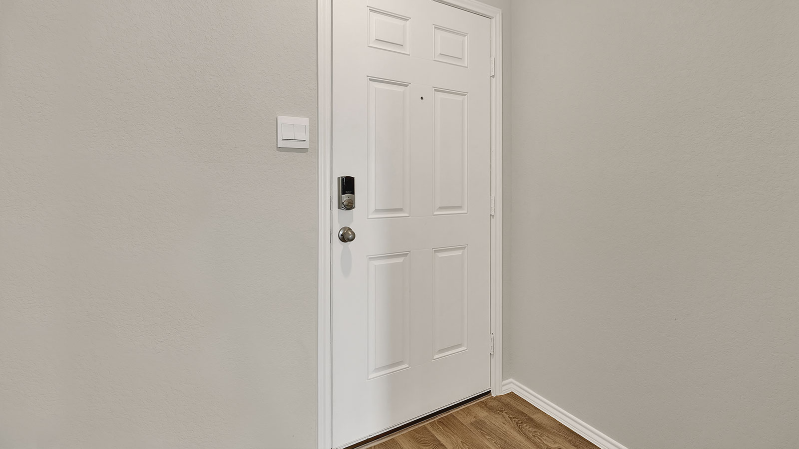 Entry hallway leading to the kitchen.