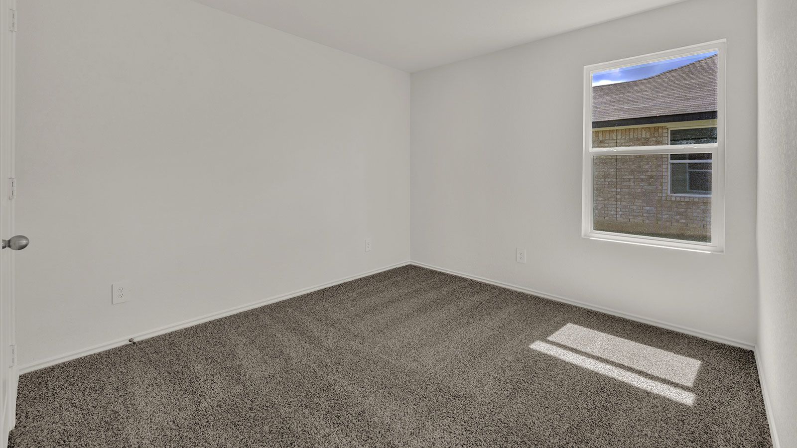 Secondary bedroom with carpeting and one window.