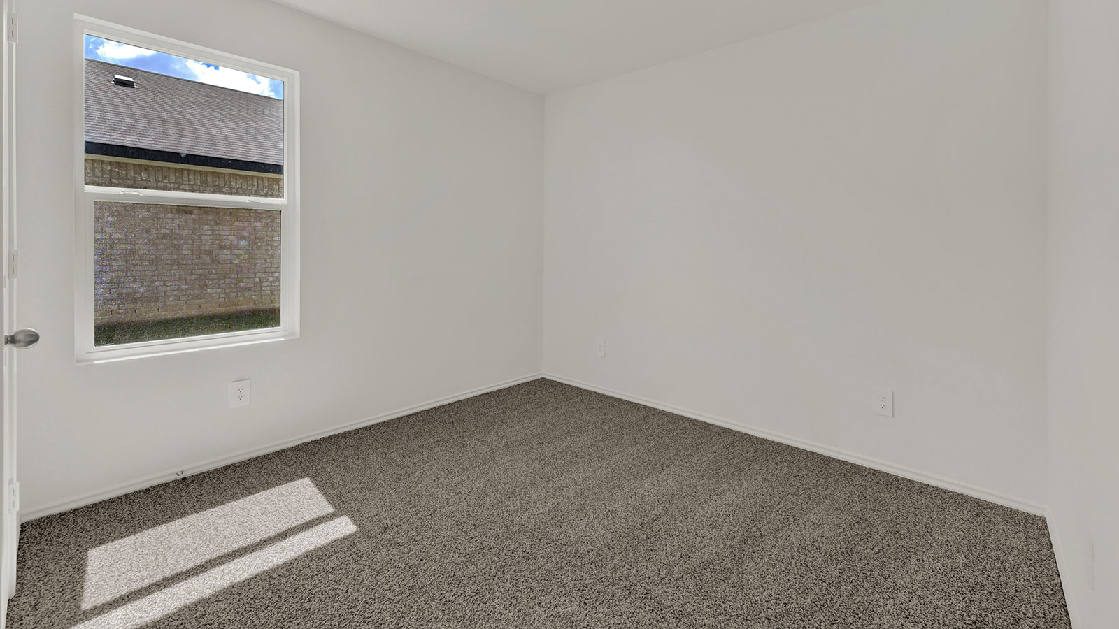 Secondary bedroom with carpeting and one window.