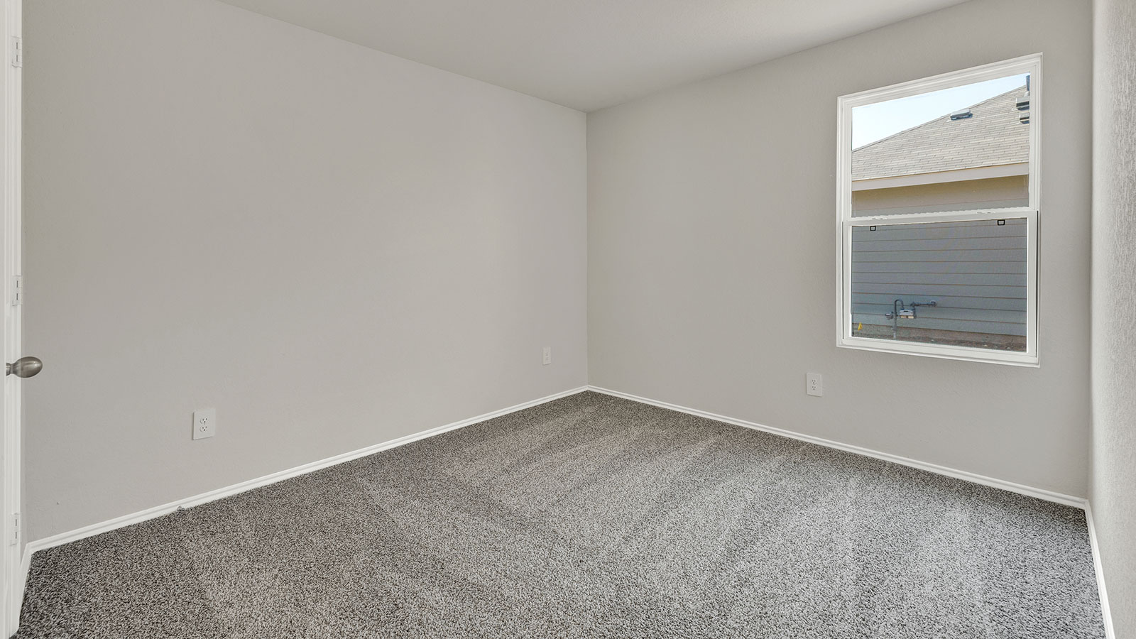 Secondary bedroom with carpeting and one window.