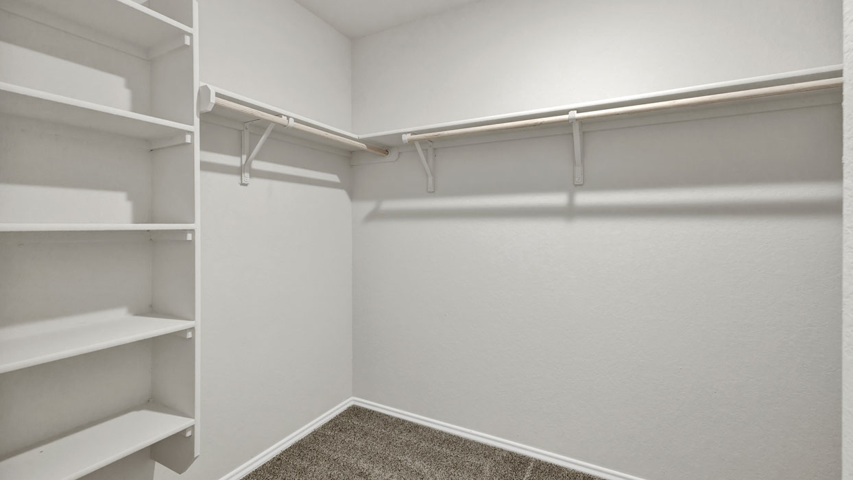 Navarro Fields Bellvue  Closet