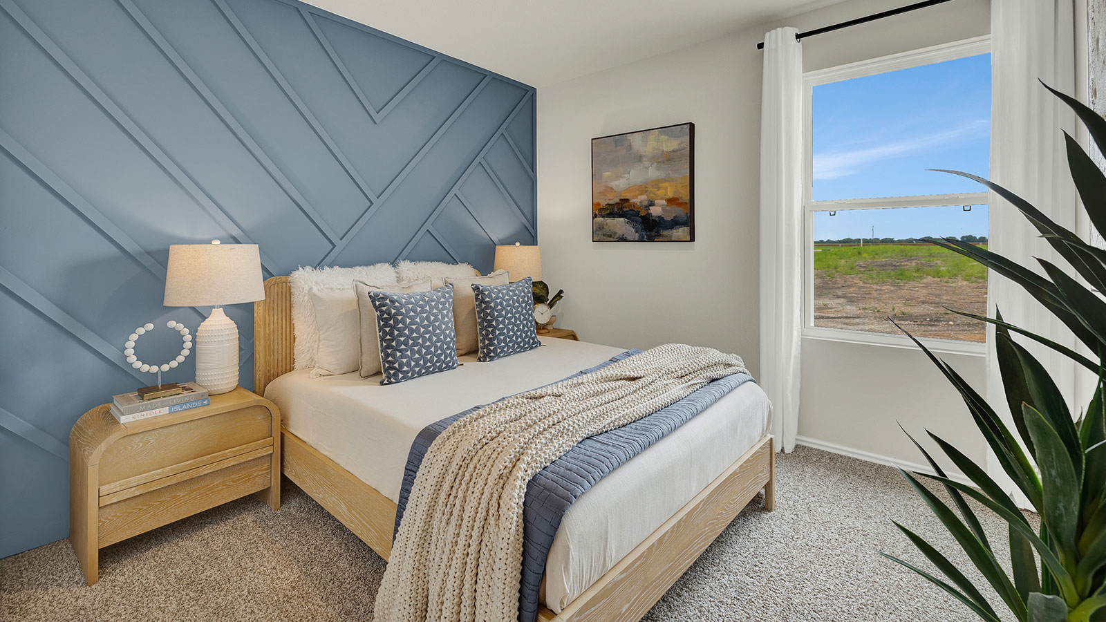 Secondary bedroom with carpeting and one window.