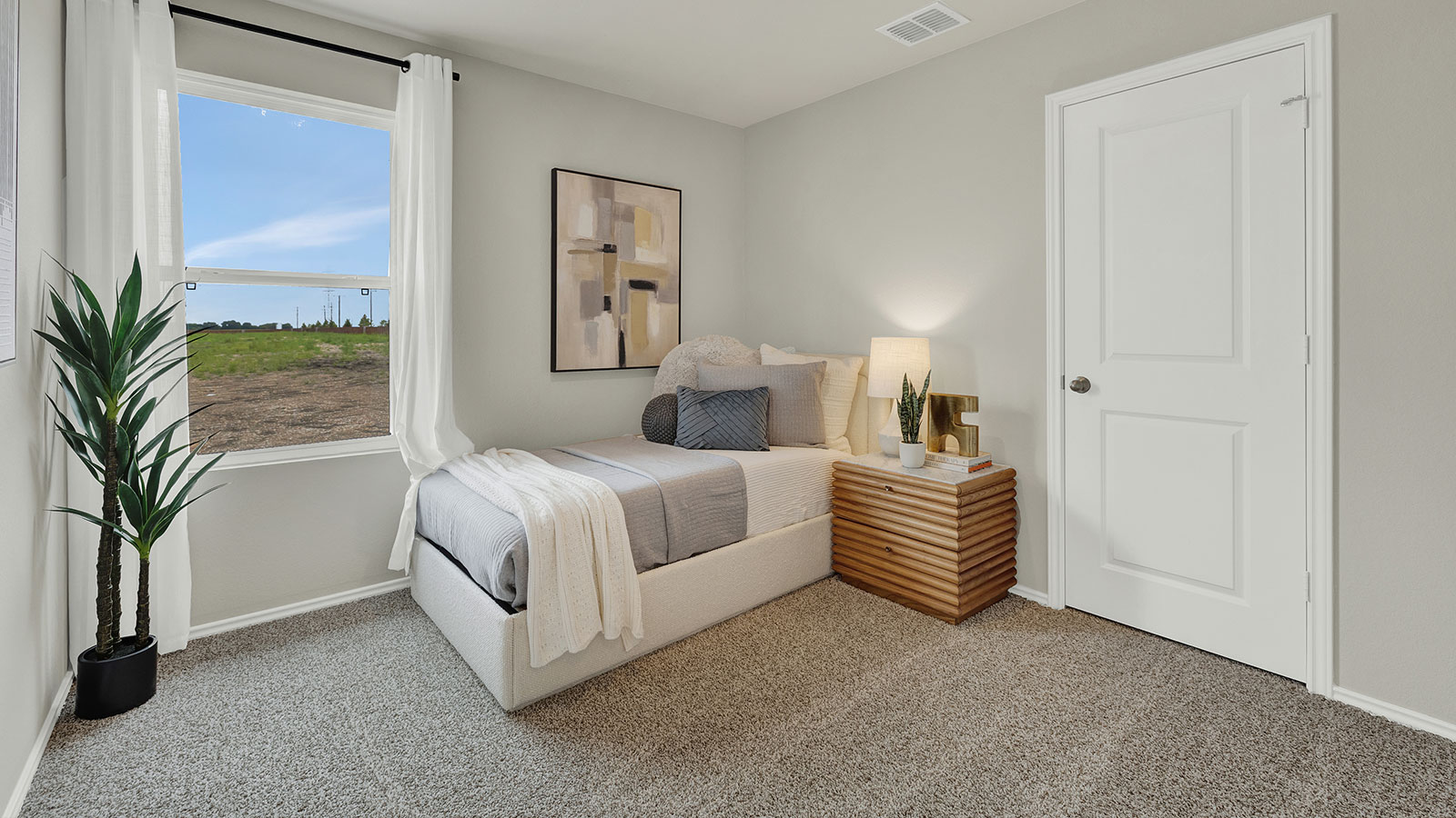 Secondary bedroom with carpeting and one window.
