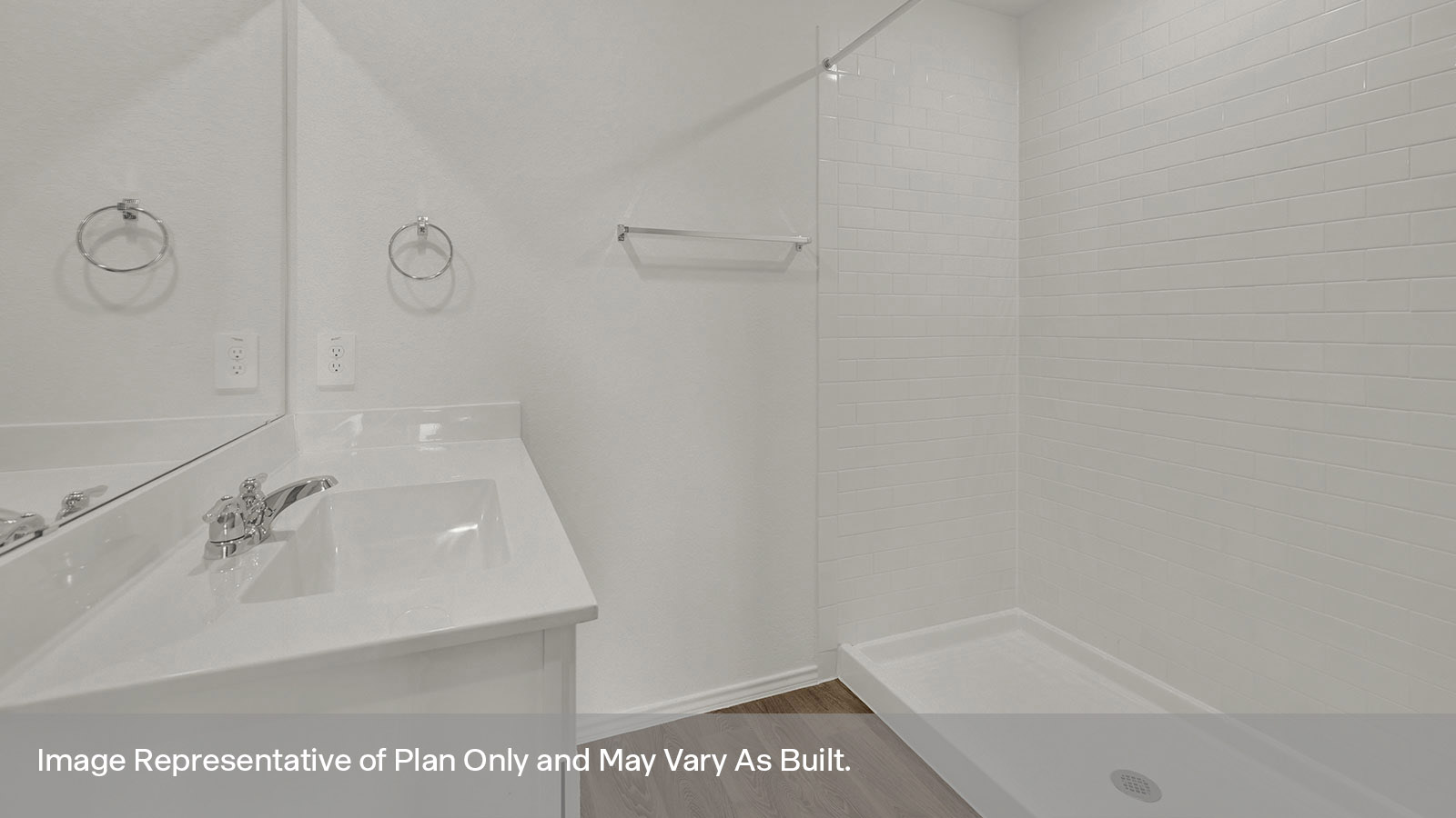 Main bathroom with vanity, toilet, and shower with tile.