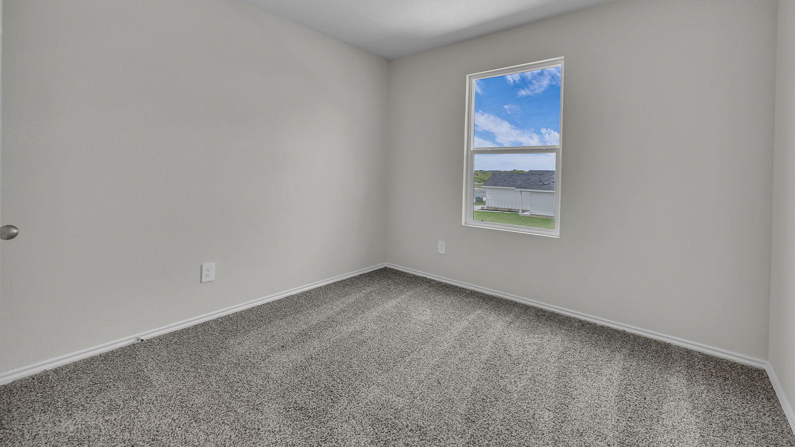 Secondary bedroom with carpeting and one window.