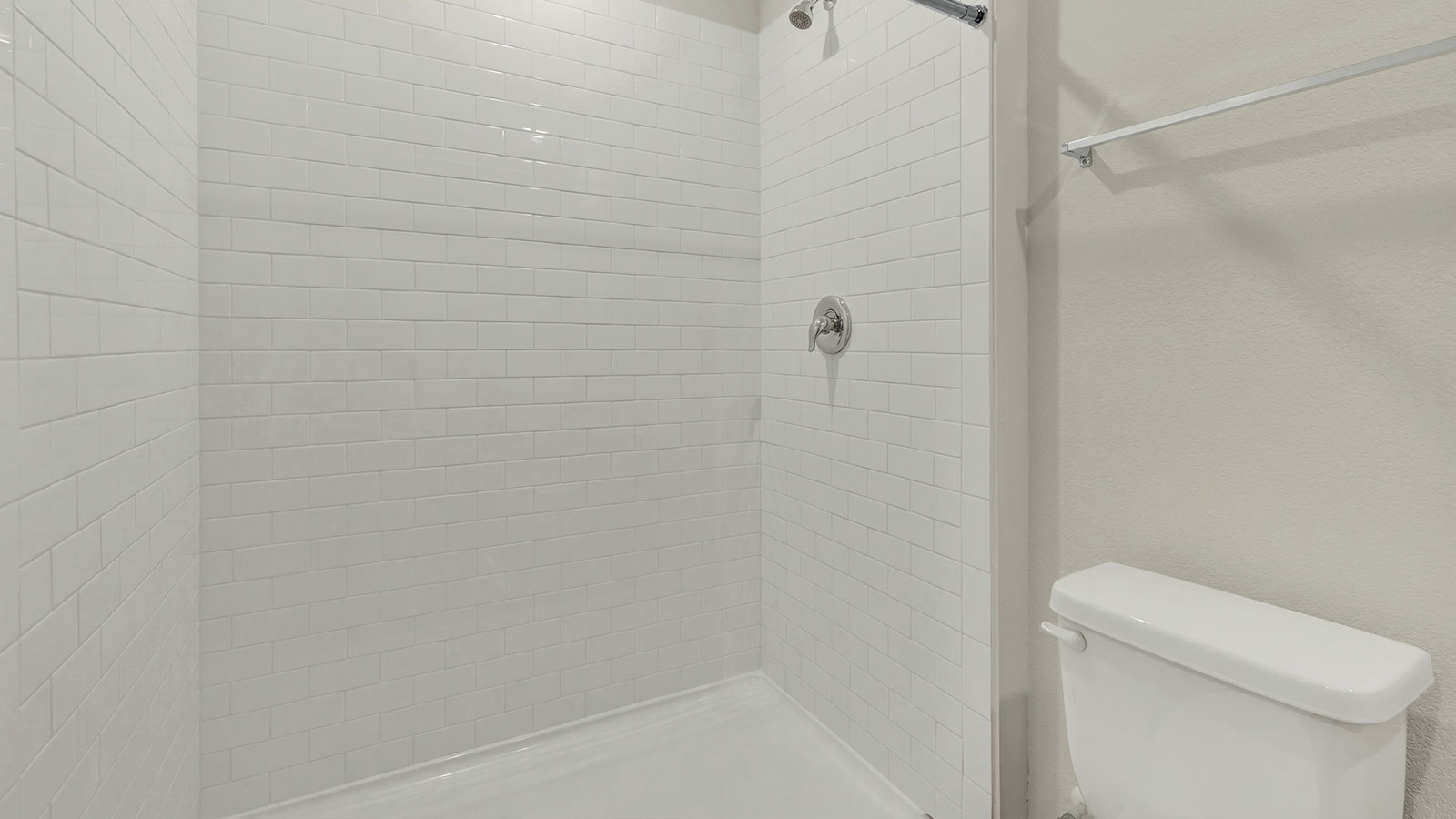 Main bathroom shower with tile surround.