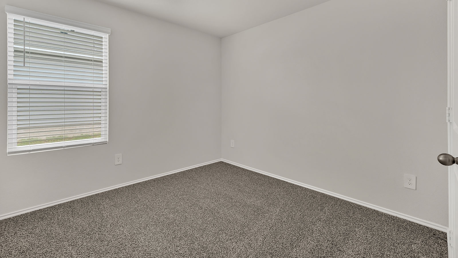 Secondary bedroom with carpeting and one window.