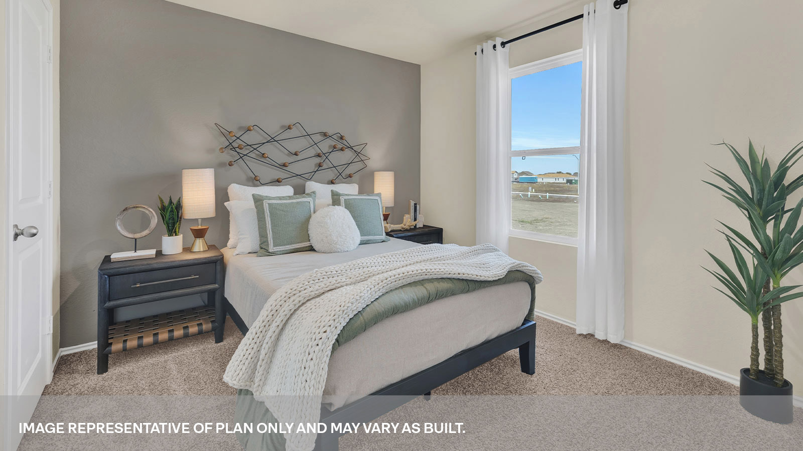 Secondary bedroom with carpeting and one window.