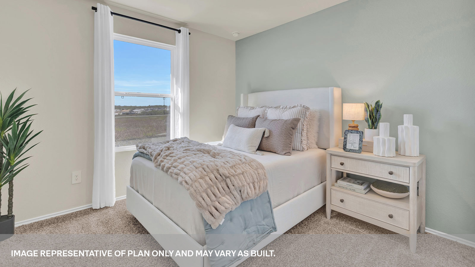 Secondary bedroom with carpeting and one window.