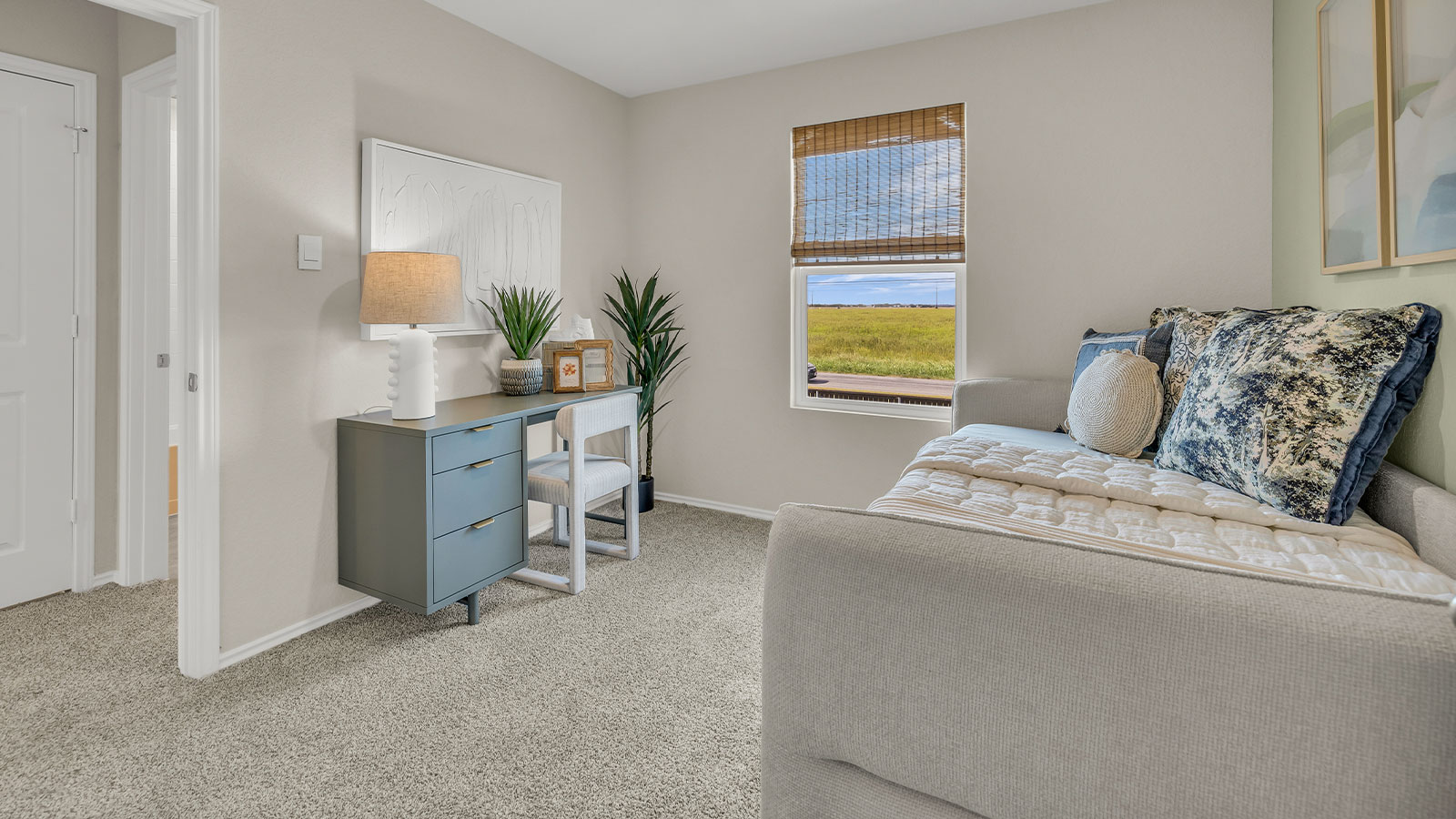 Secondary bedroom with carpeting and one window.