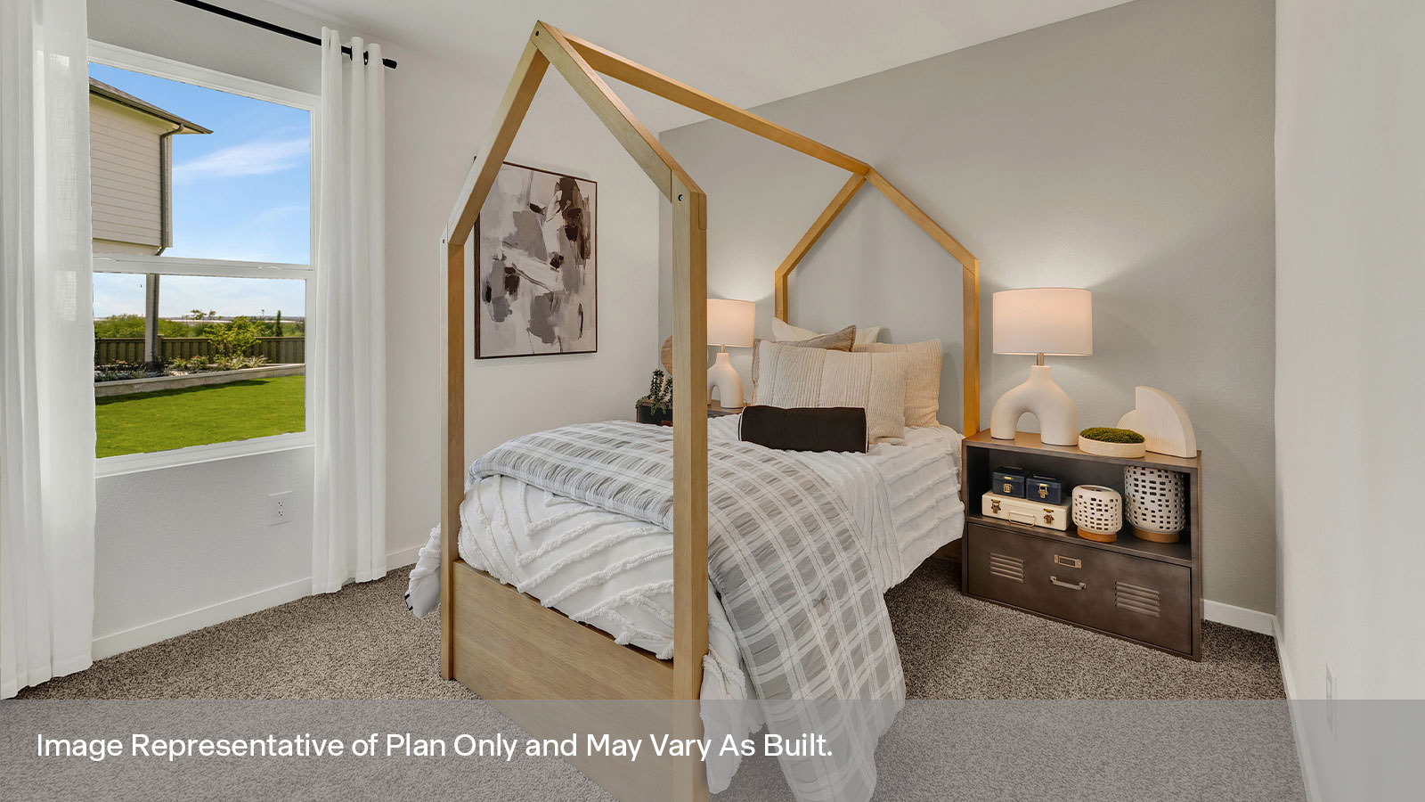 Secondary bedroom with carpeting and one window.