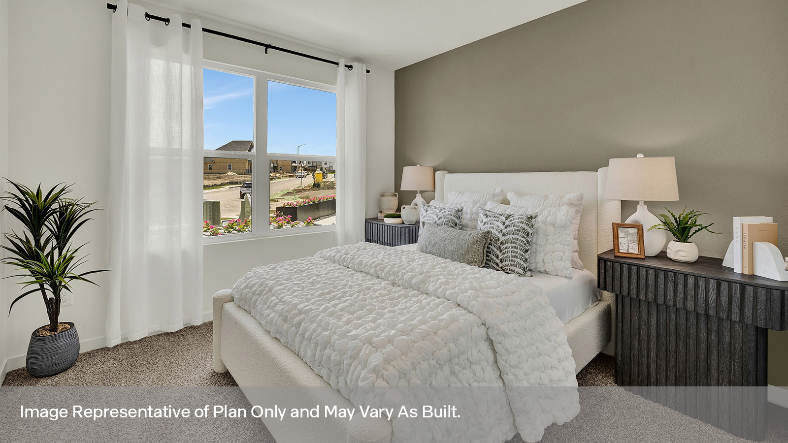 Secondary bedrooms with carpeting and one window.