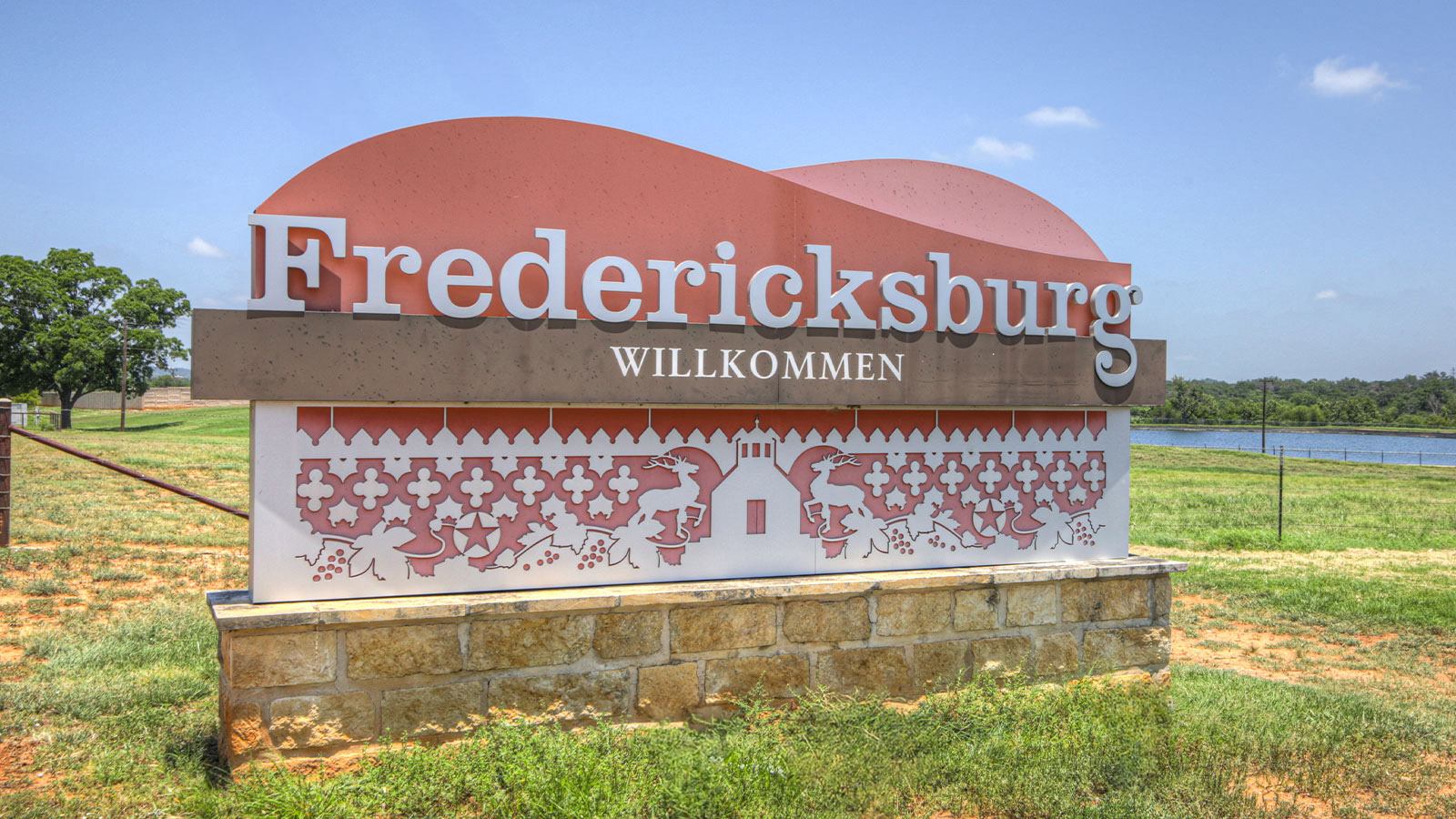 Fredericksburg Welcome Sign.