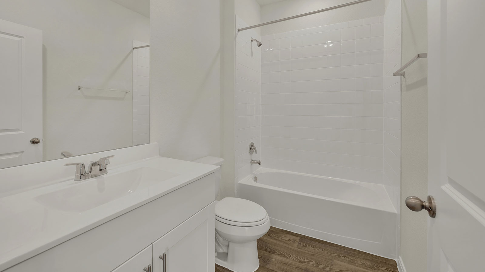 Family full bathroom 2 with vanity, mirror, cabinetry, and tub-shower combination.