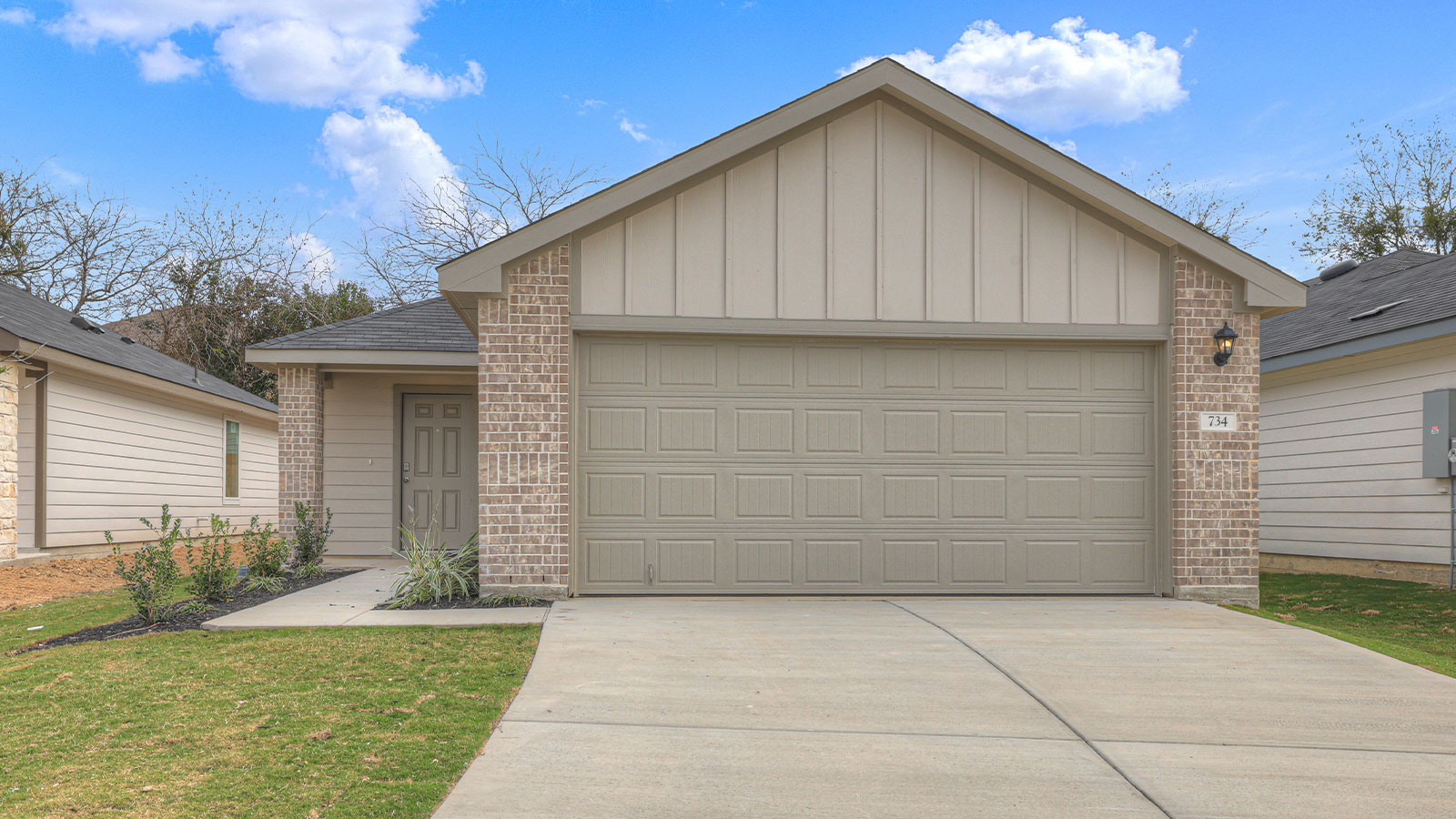734 Jennifer Way exterior