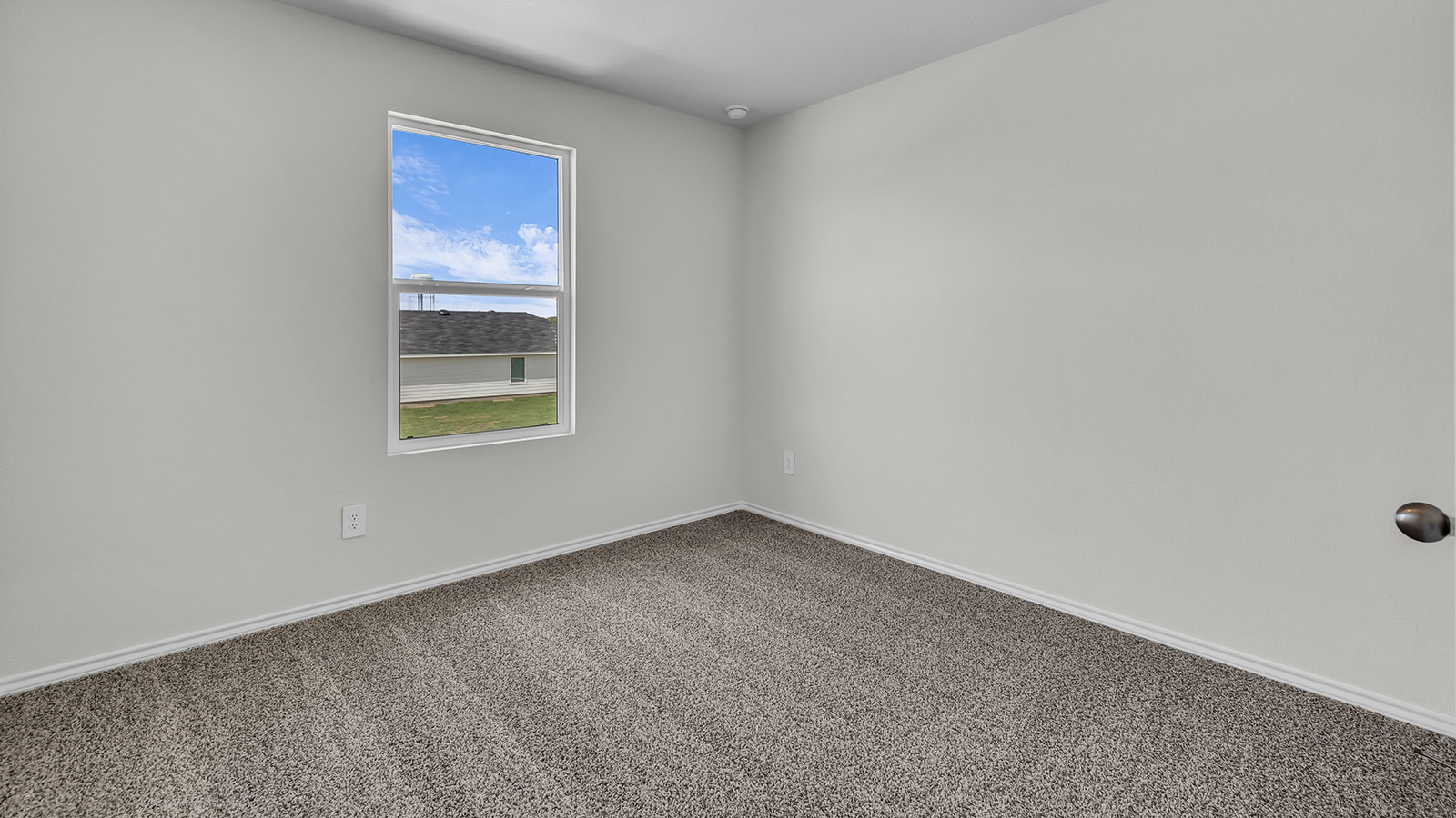 Secondary bedroom with carpeting and one window.
