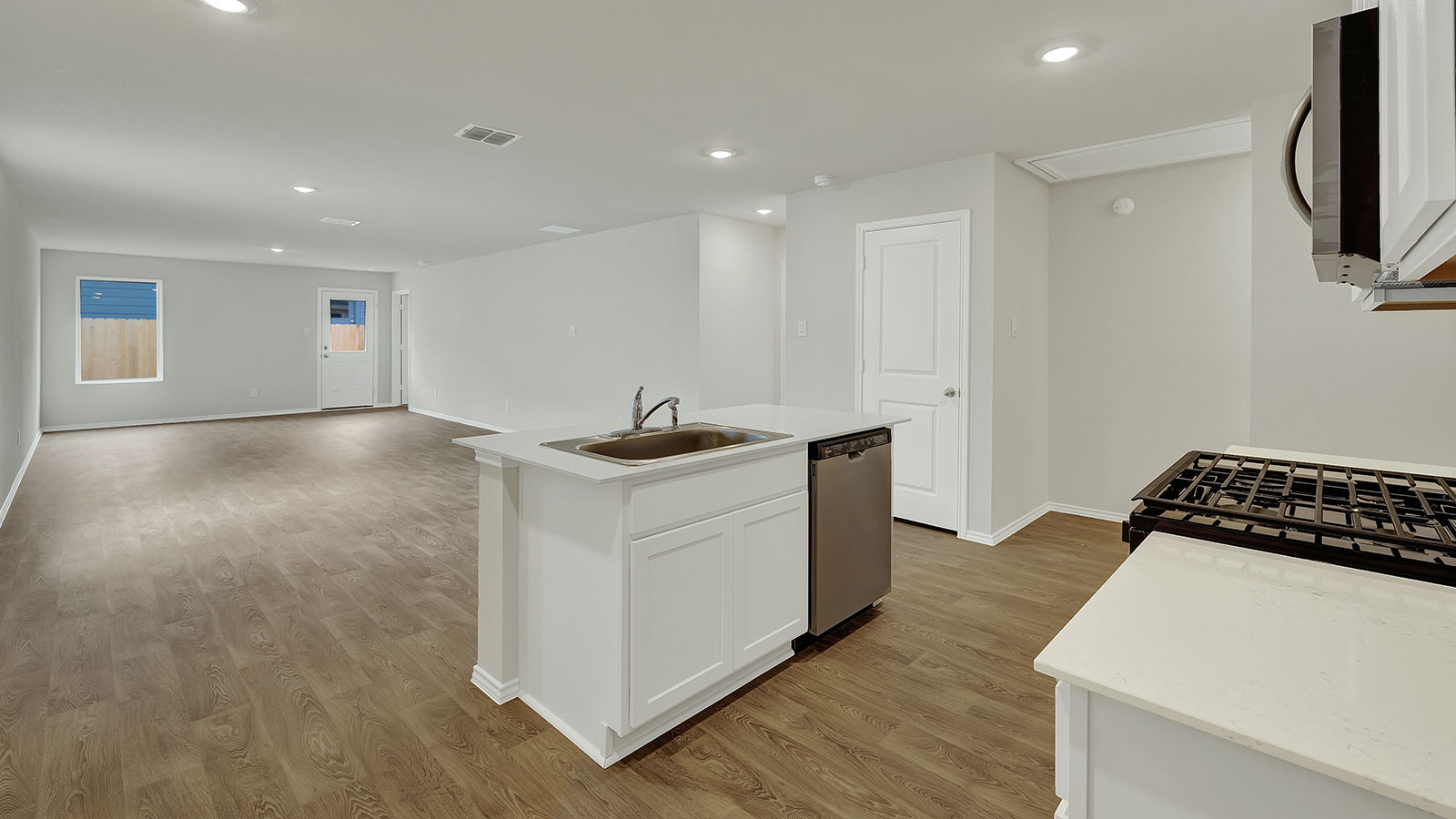 Entry hallway leading to the kitchen.