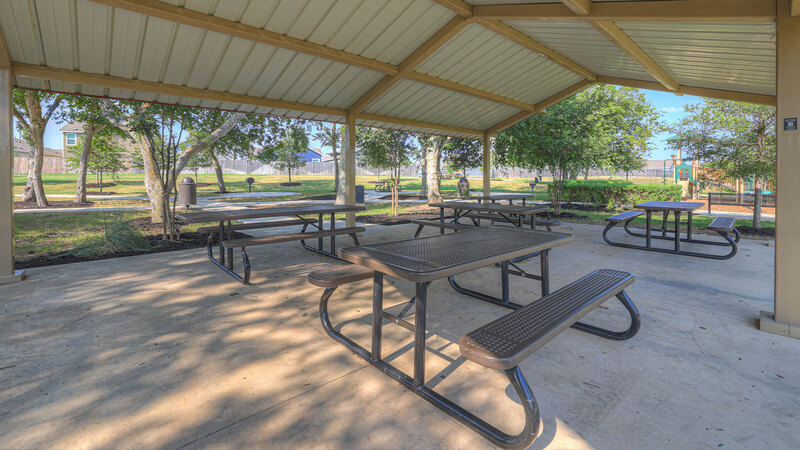 Sunset Oaks community pavilion with picnic tables.