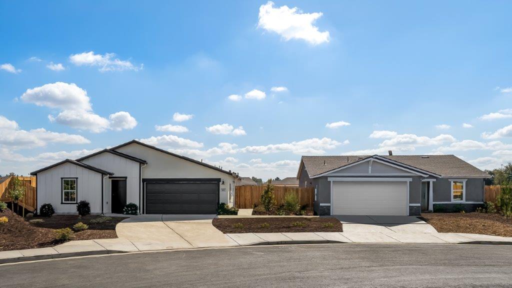 Houses For Sale in Bakersfield CA Abbey Court D R Horton