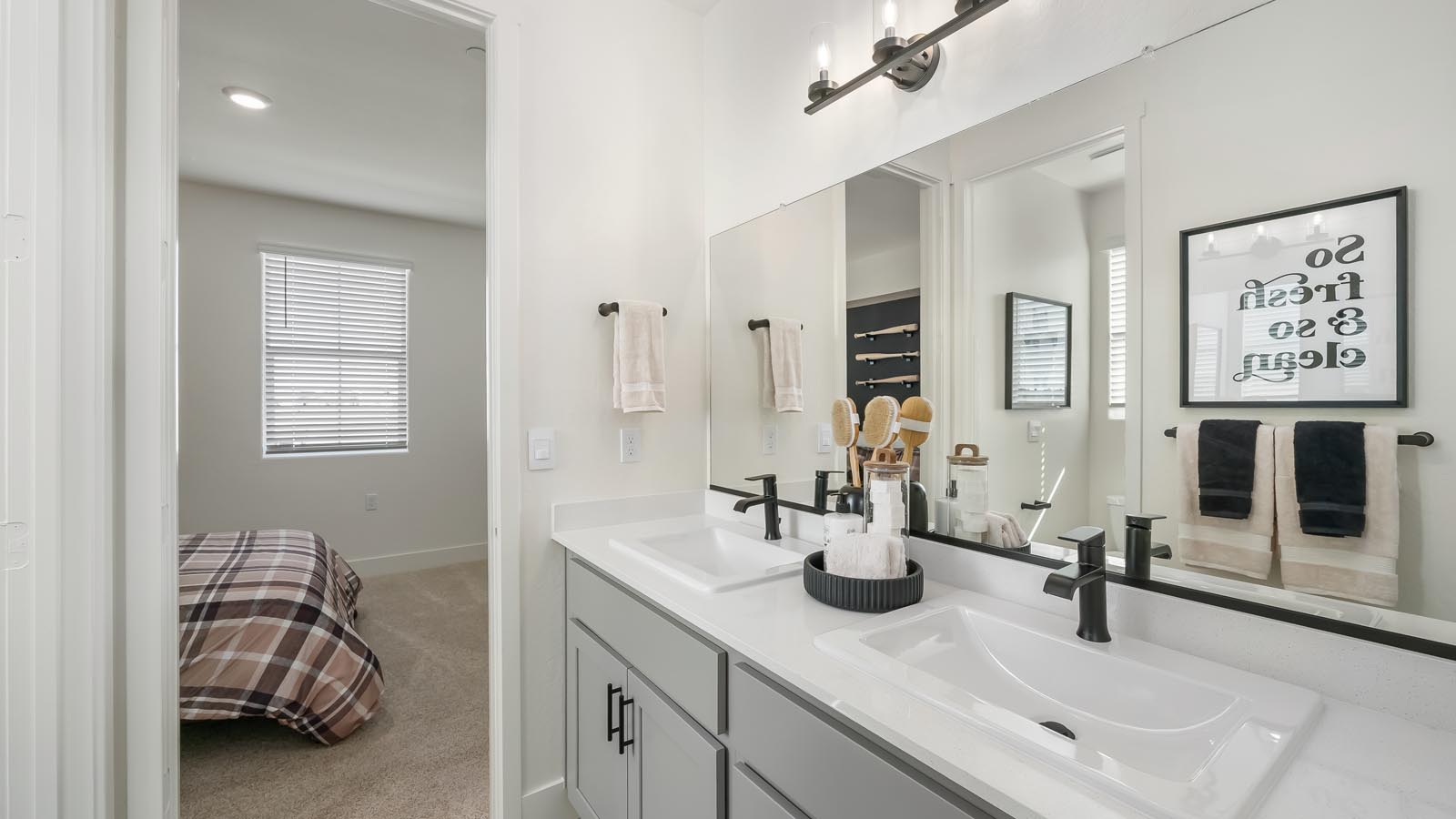 oriole jack and jill bath