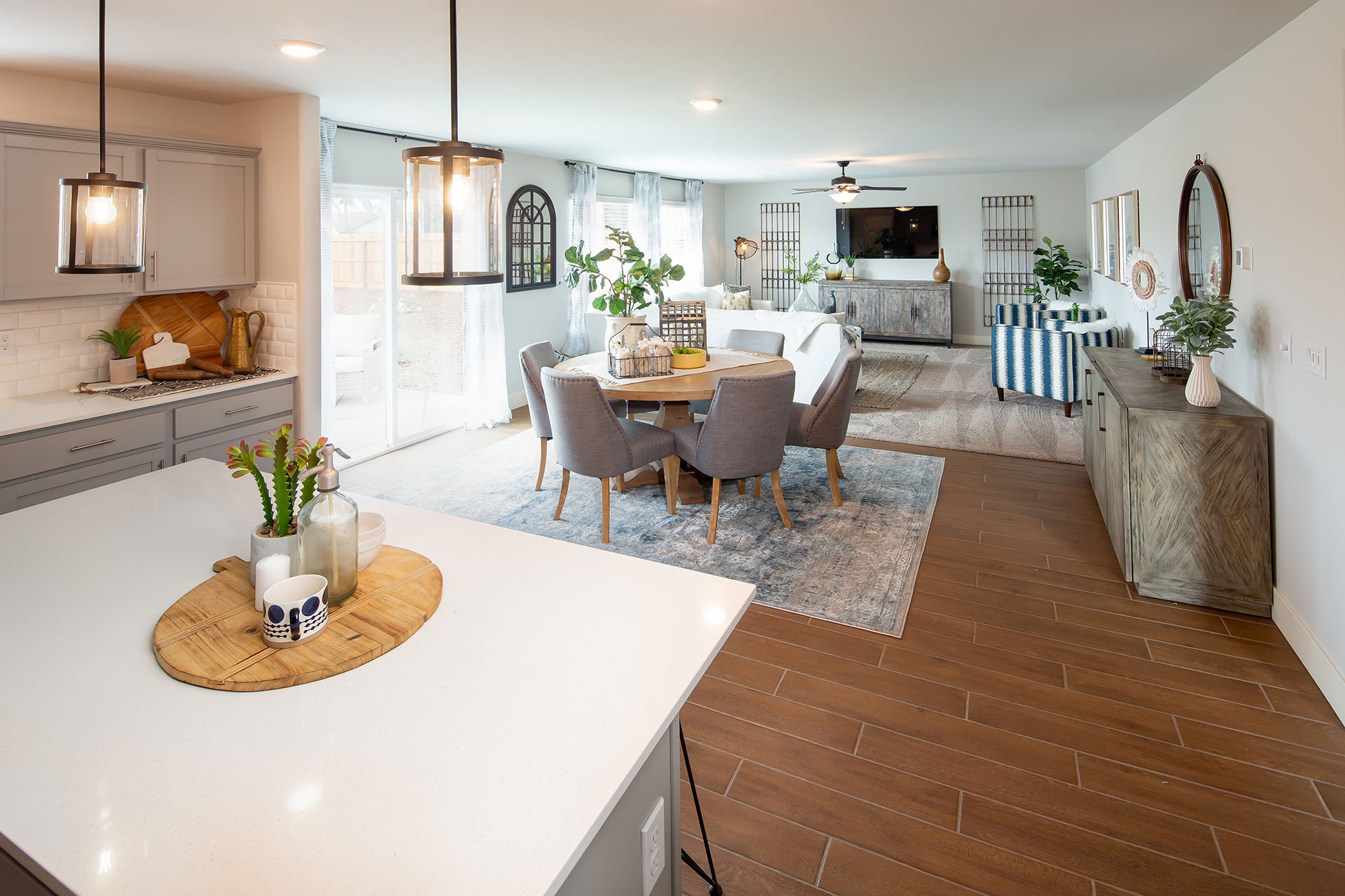 Interior photo of open concept breakfast nook with table, chairs, and rug