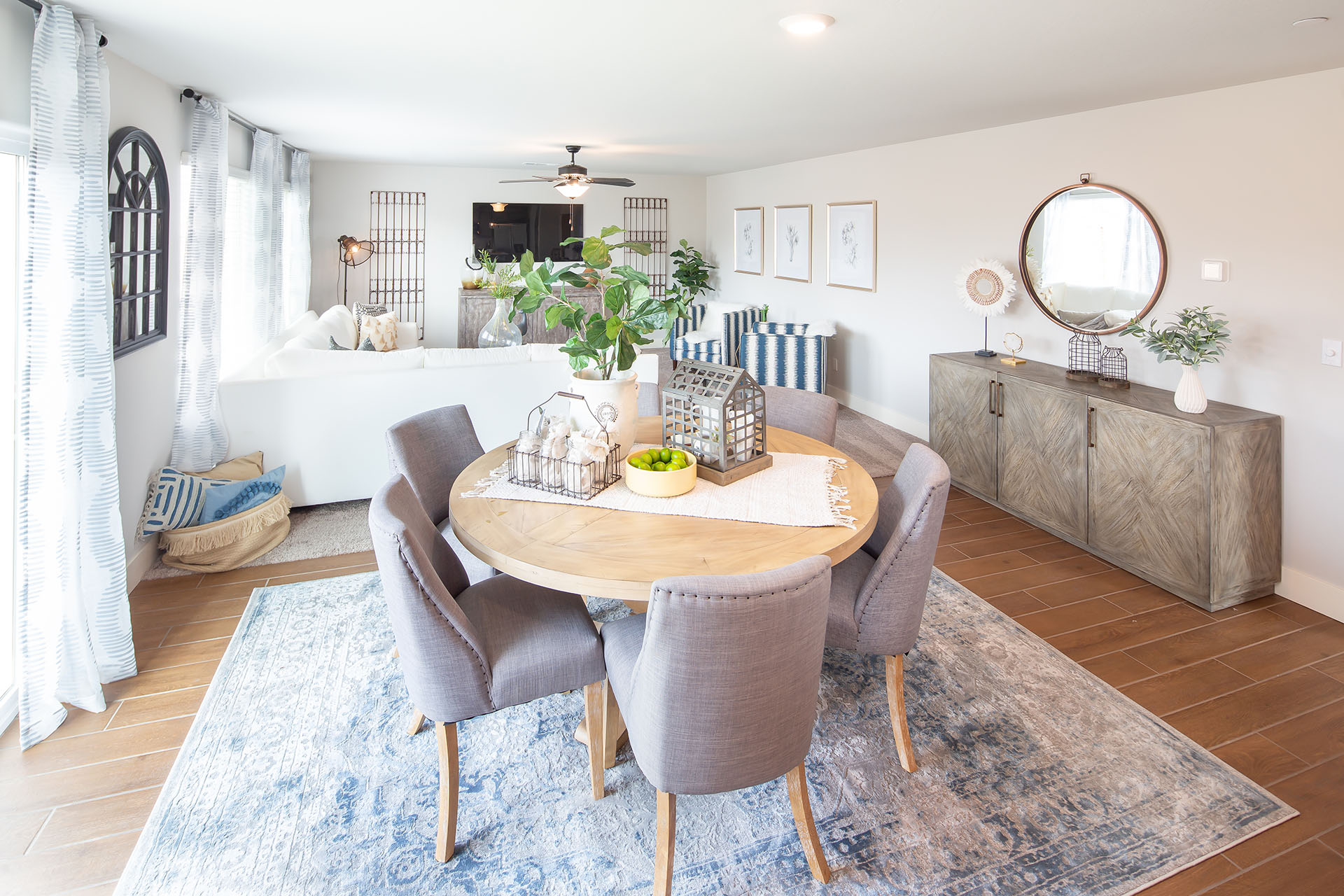 Interior photo of open concept breakfast nook with table, chairs, and rug