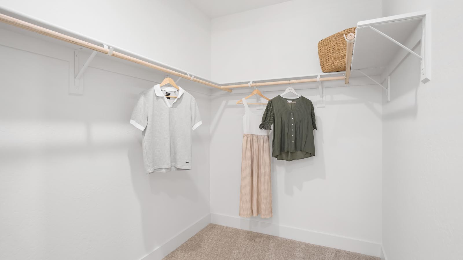 walk-in closet off primary bedroom
