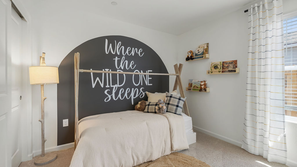 Kids bedroom with grey accents on the wall.