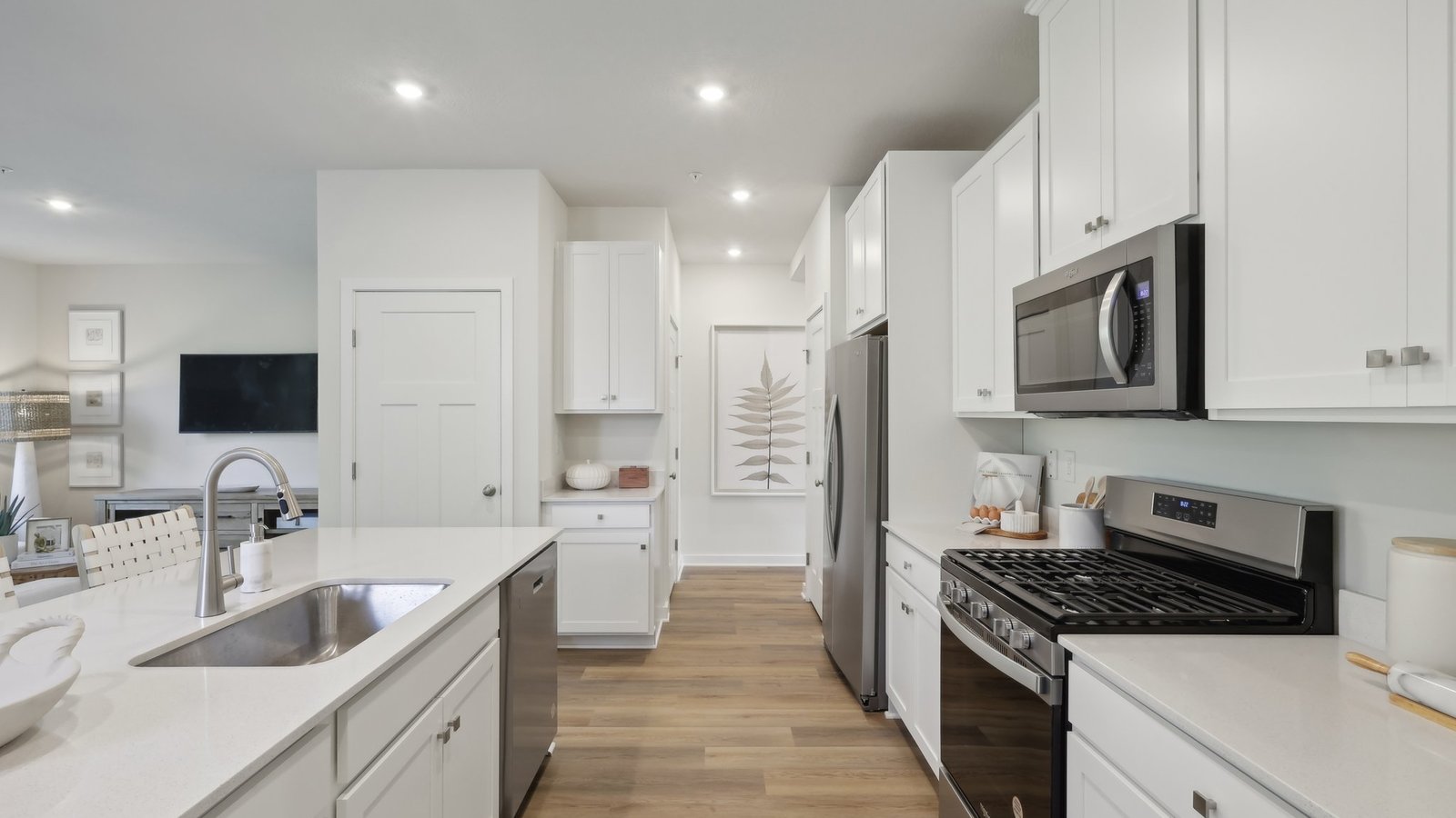 Kitchen with large island