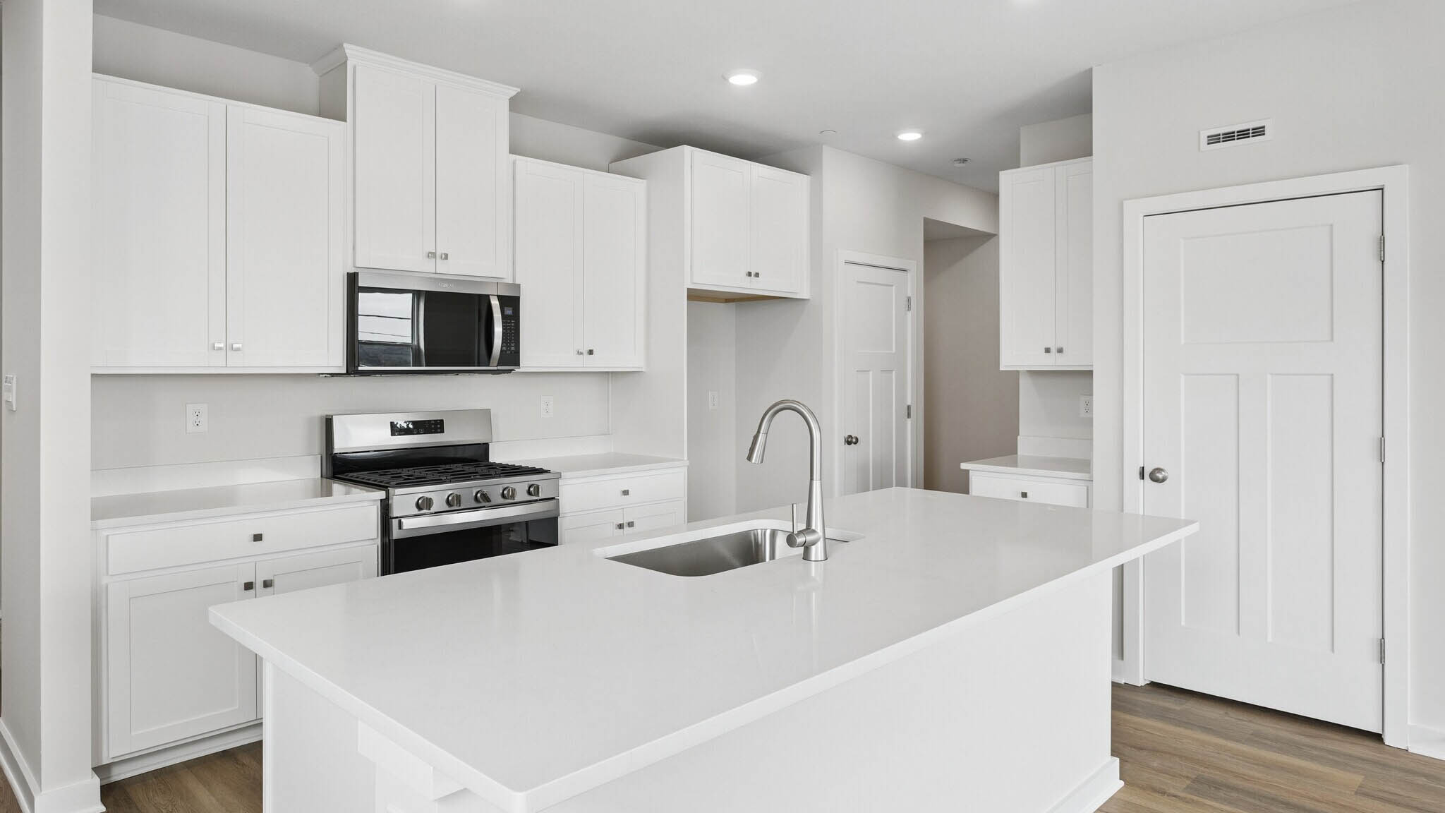 Kitchen with large island