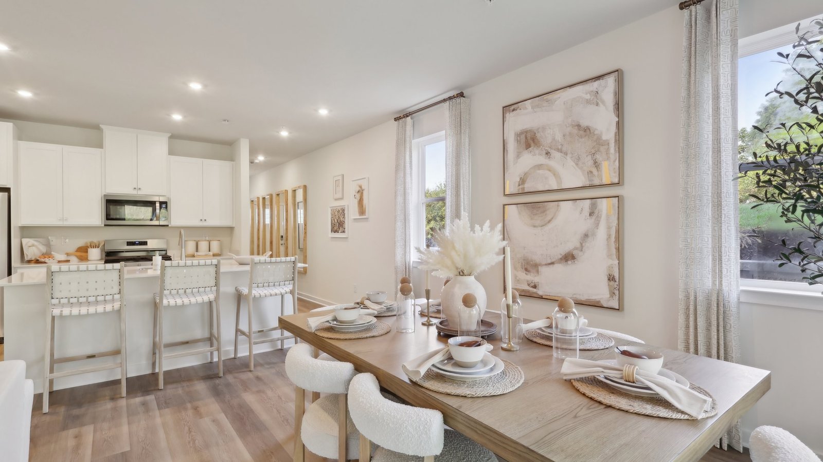 Dining off of kitchen