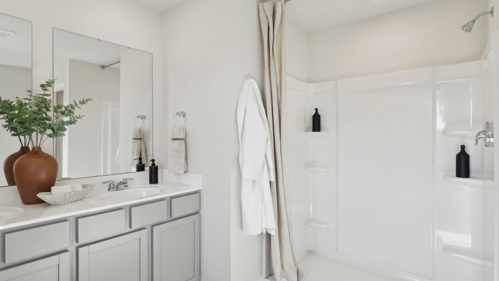 primary ensuite bathroom