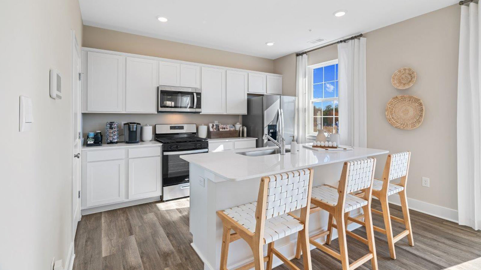 Kitchen with large island