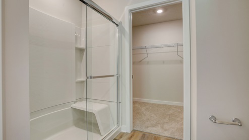 primary en suite full bath