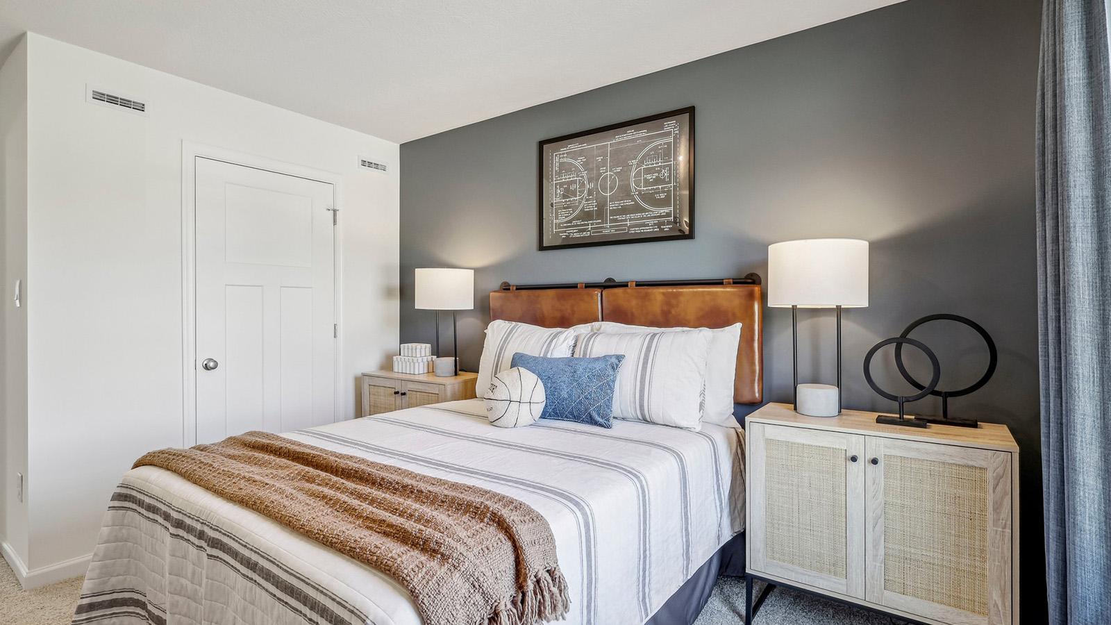 Secondary bedroom with closet