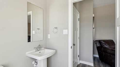 Mani level half bath off of living room