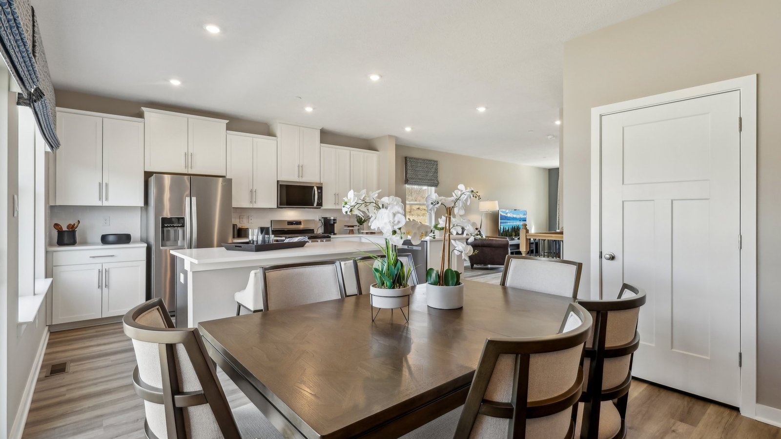 dining rea into kitchen