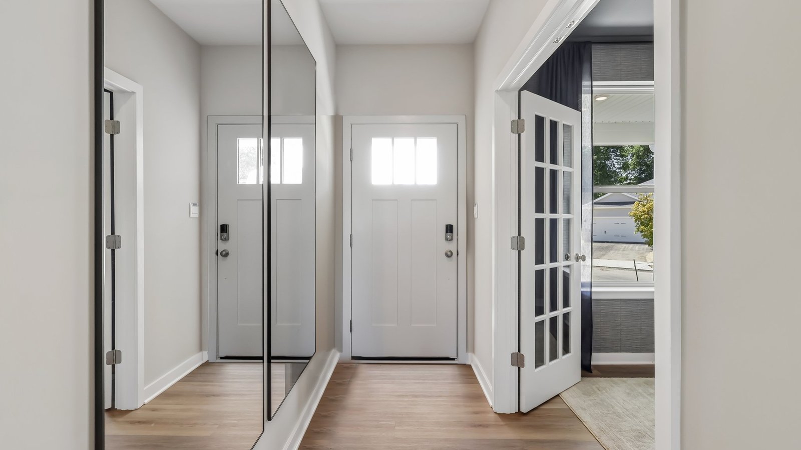 Entry way with home office