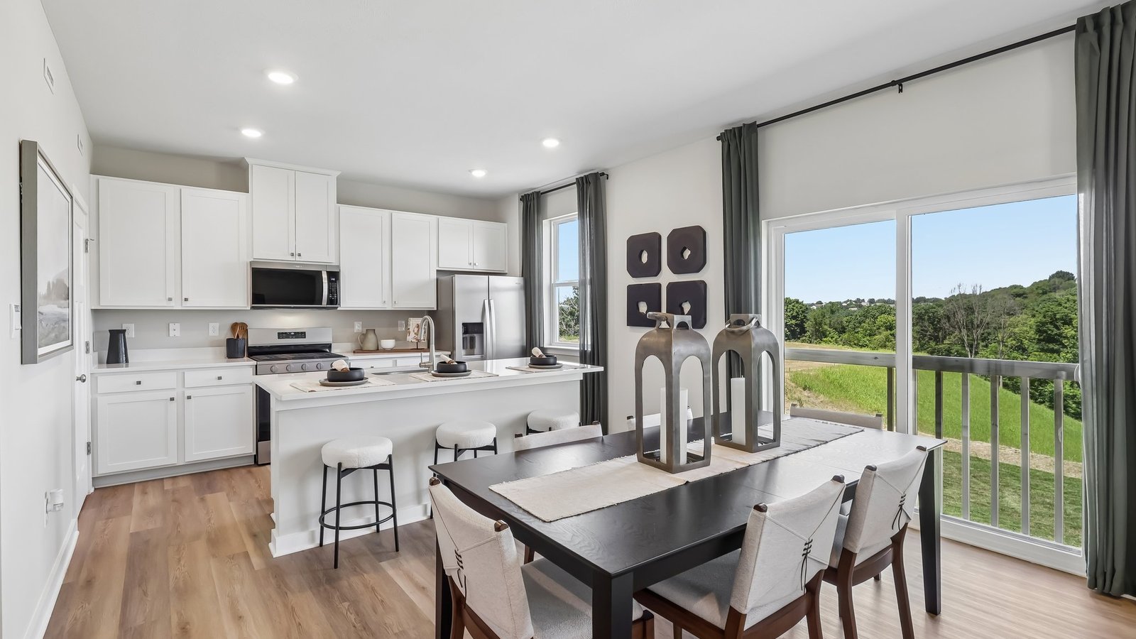 Casual dining area off of kitchen space