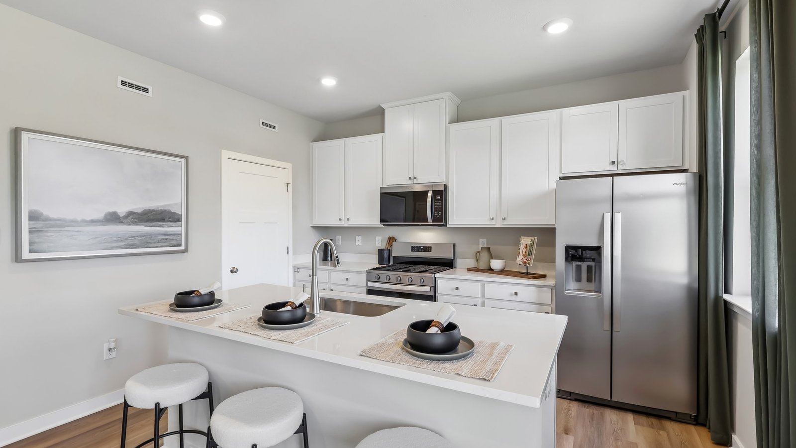Kitchen with large island