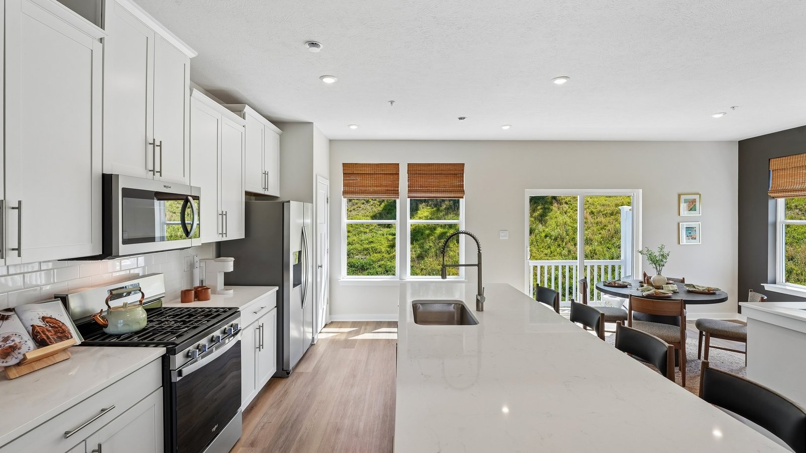 Regent kitchen with window