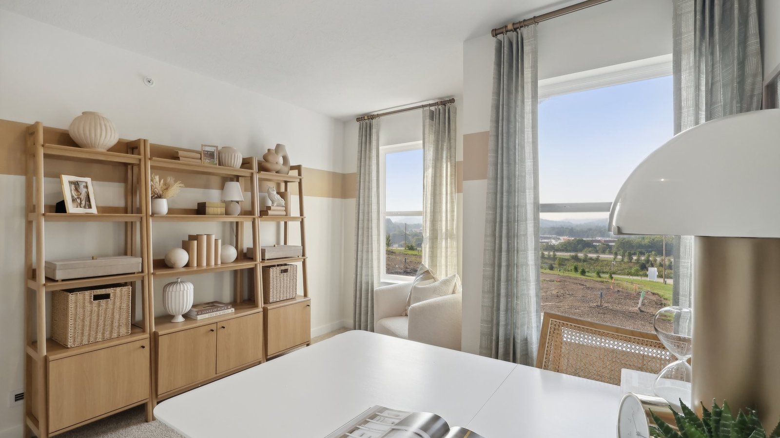 Secondary room with large windows