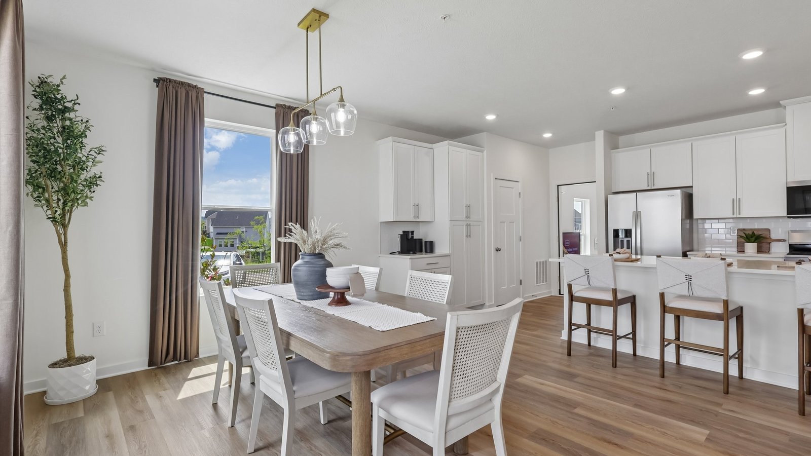 Dining off of kitchen