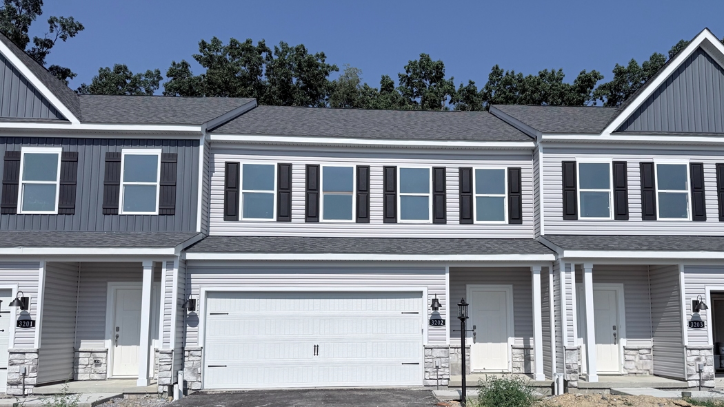 3202 Maple Crest Court exterior
