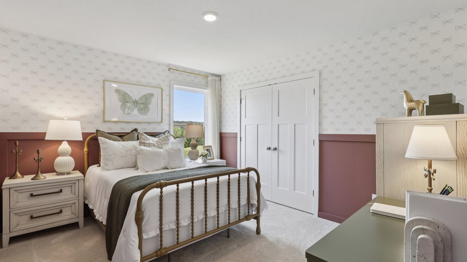 Secondary bedroom