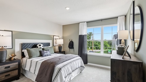 Secondary bedroom with full bed